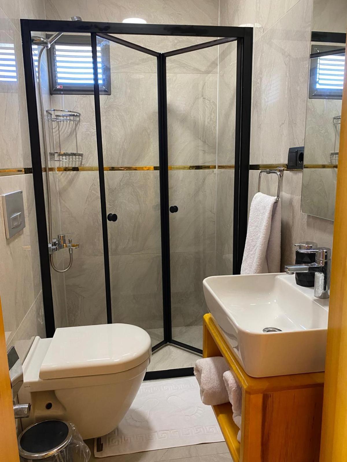 Moj Dom Kuecuekkoey Hotell Exteriör bild