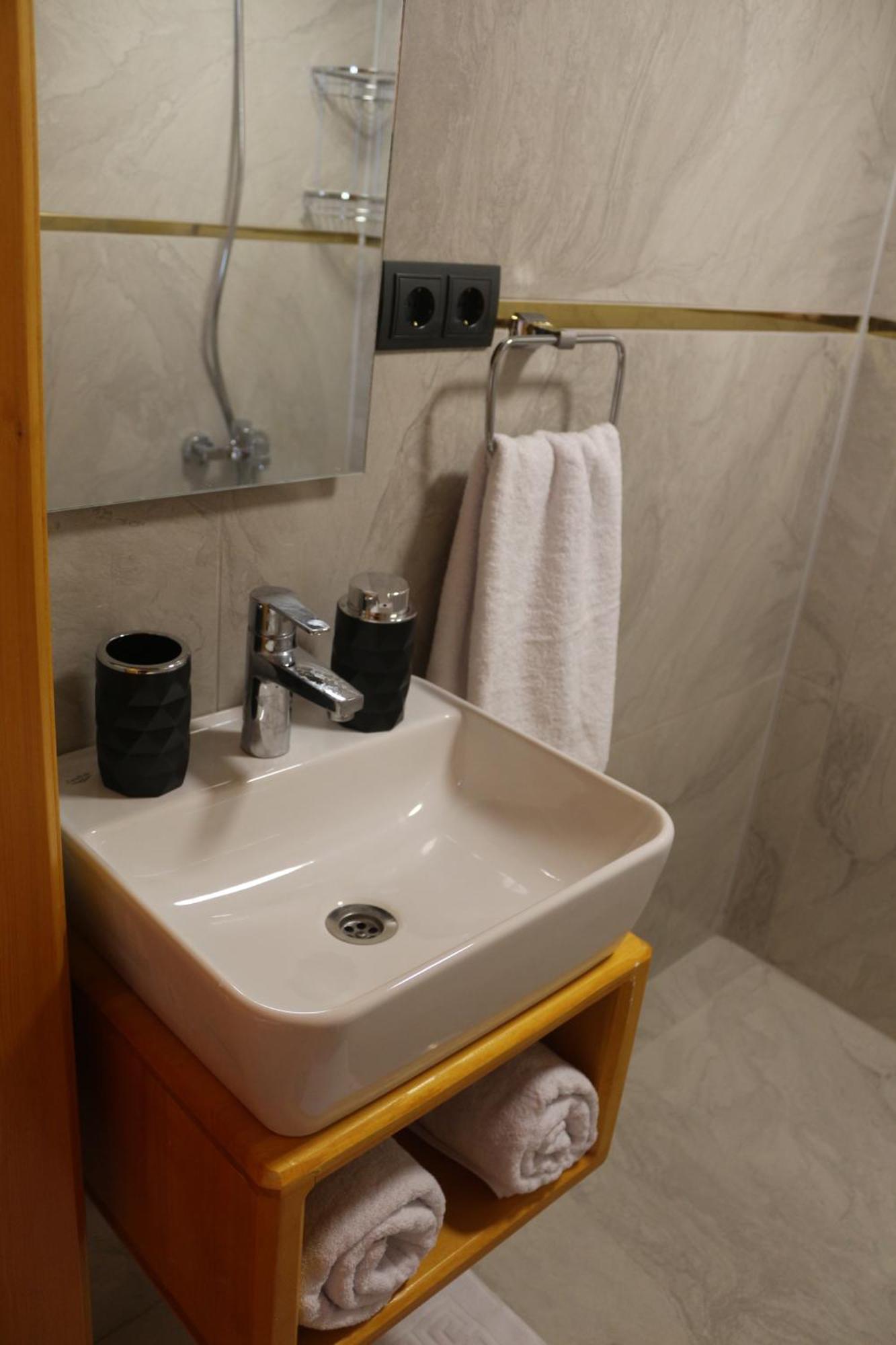 Moj Dom Kuecuekkoey Hotell Exteriör bild