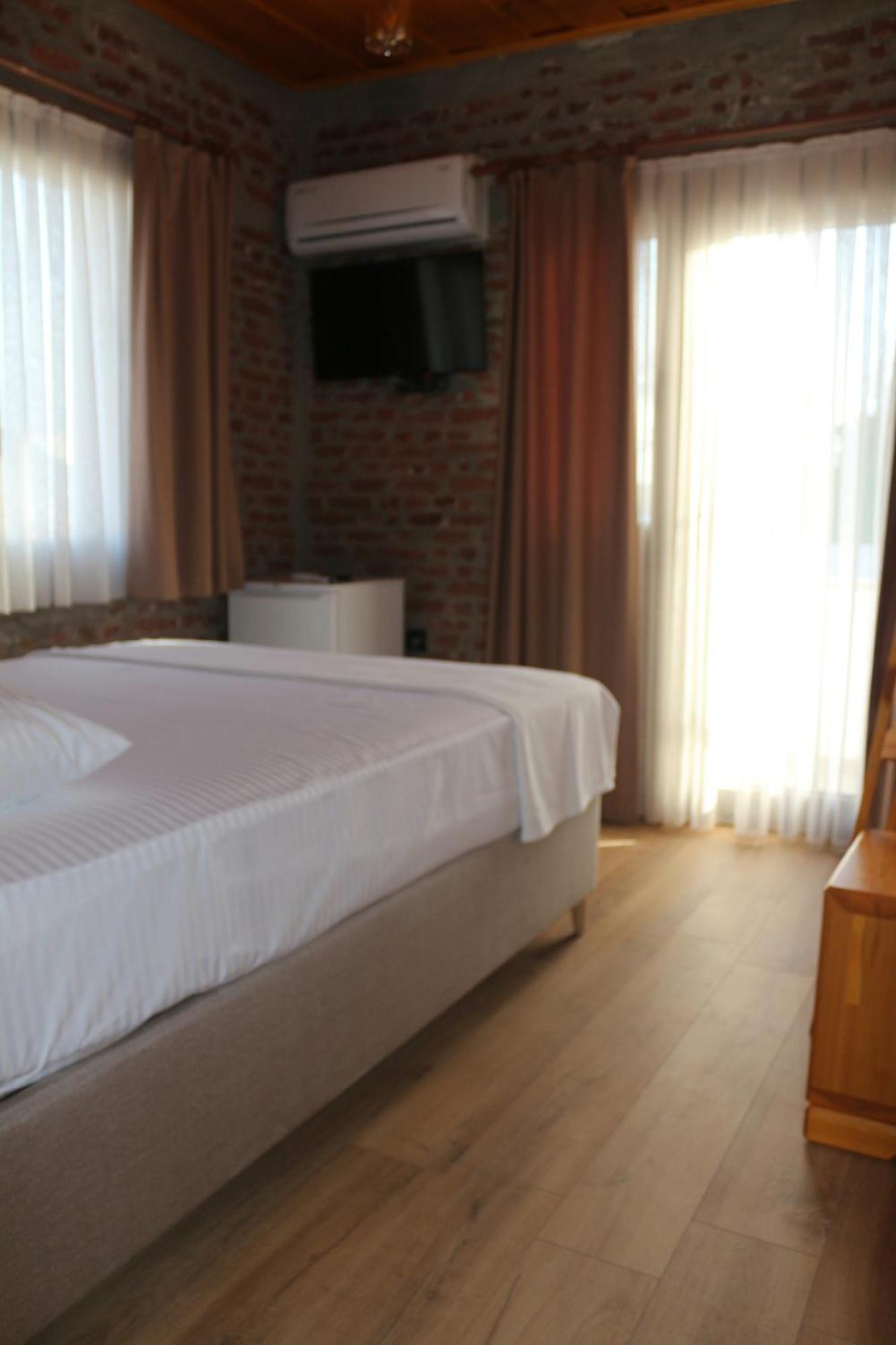 Moj Dom Kuecuekkoey Hotell Exteriör bild